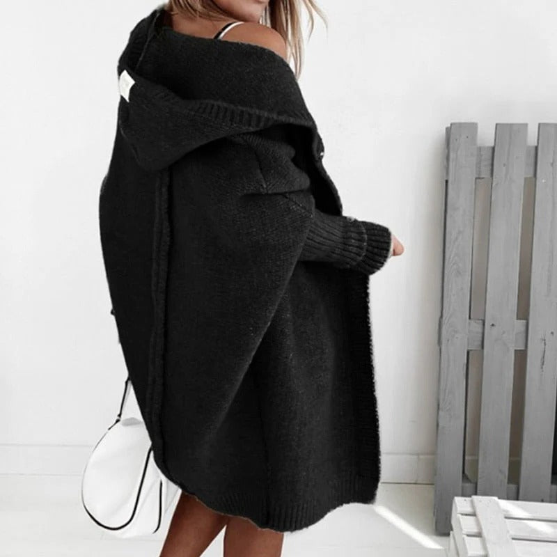 Oversized gebreid damesvest met capuchon en vleermuismouwen