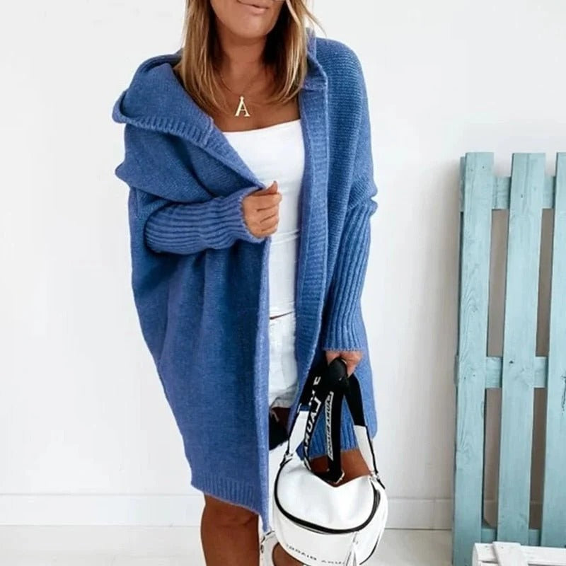 Oversized gebreid damesvest met capuchon en vleermuismouwen - blauw