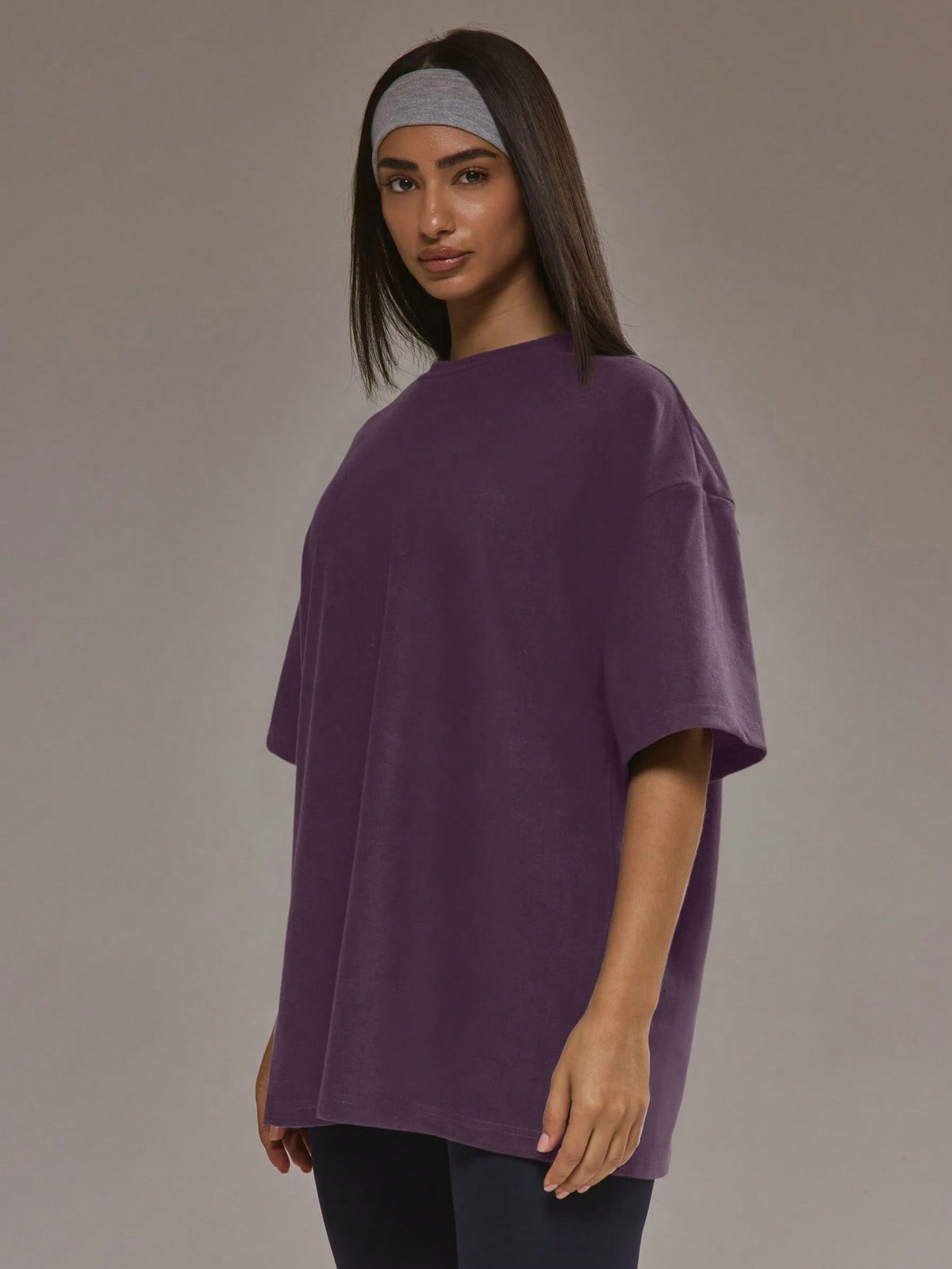 Oversized T-shirt voor dames van zachte stretchstof met ronde hals - aubergine