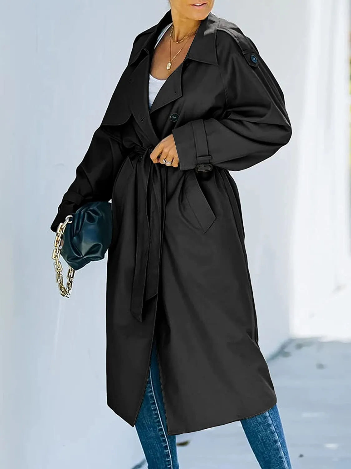 Oversized trenchcoat voor dames met dubbele knopenrij, strikceintuur en schouderstukken
