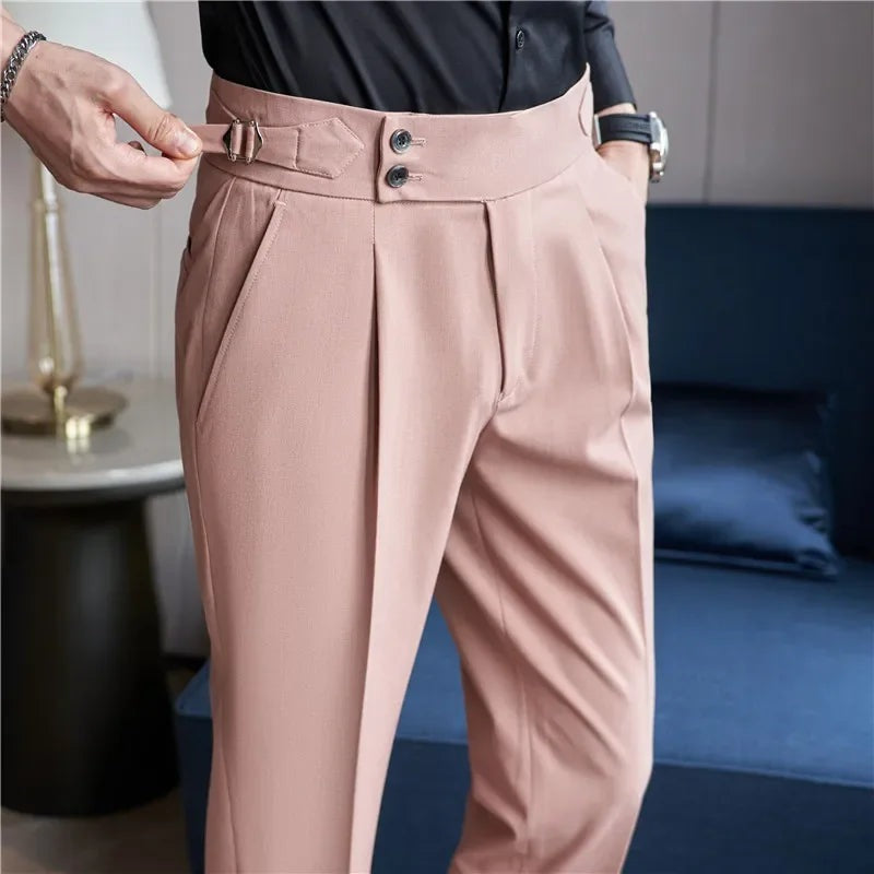 Pantalon voor heren met hoge taille, twee knopen en verstelbare zijtabs met gesp - oudroze