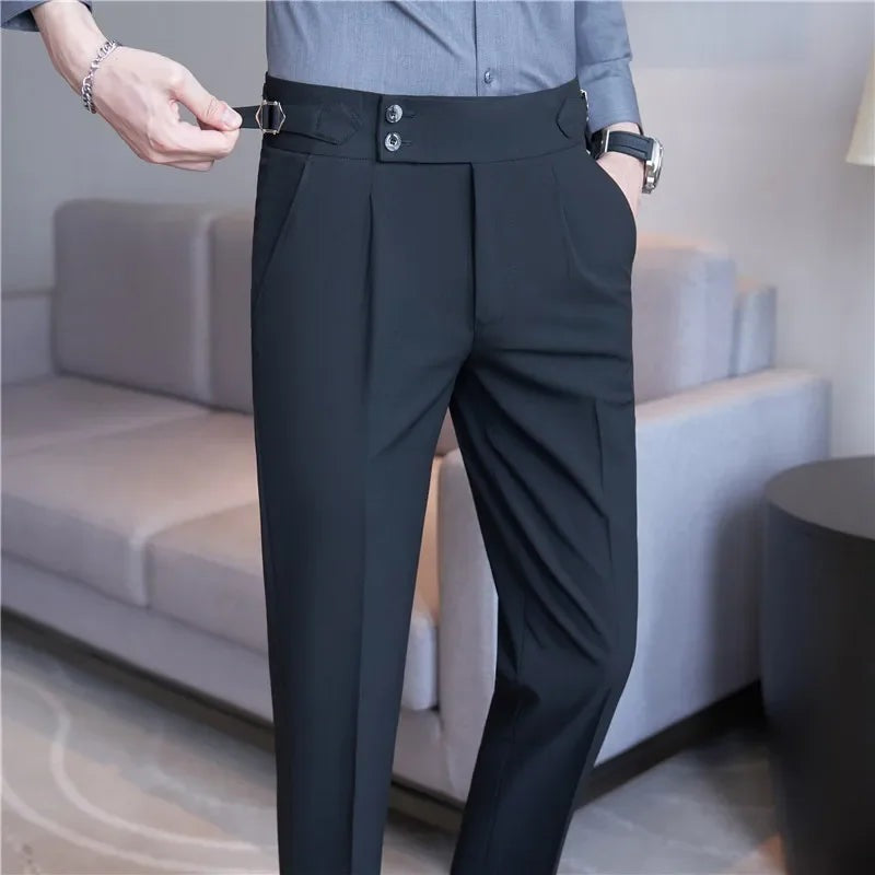 Pantalon voor heren met hoge taille, twee knopen en verstelbare zijtabs met gesp - zwart