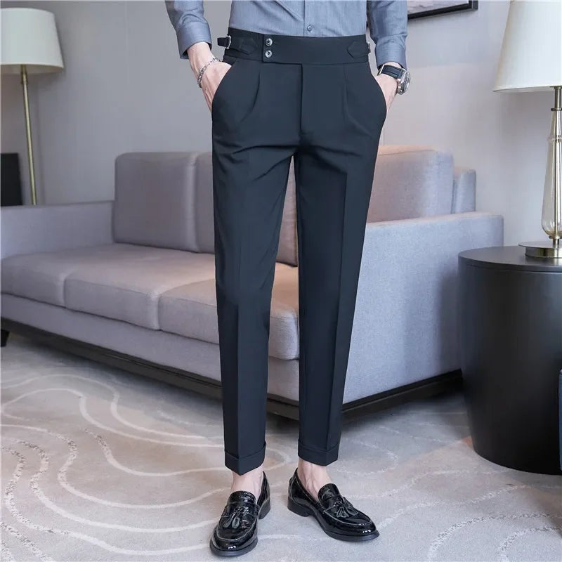 Pantalon voor heren met hoge taille, twee knopen en verstelbare zijtabs met gesp - beeld 9
