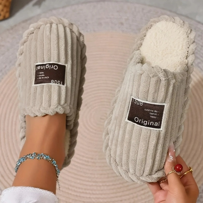 Pantoffels voor dames van ribfluweel met pluche voering, open hiel en donker label op de neus - taupe