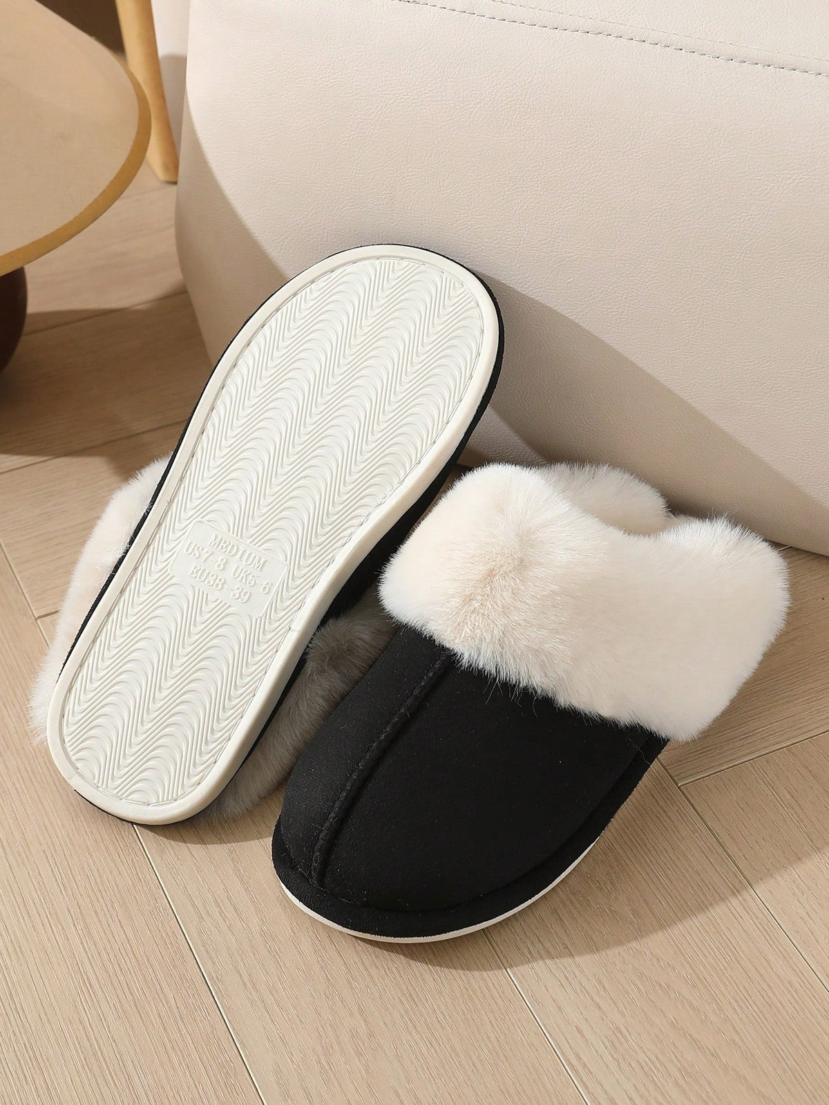Pantoffels voor dames in suède look met brede omgeslagen kraag van pluche en lichte zool - beeld 14