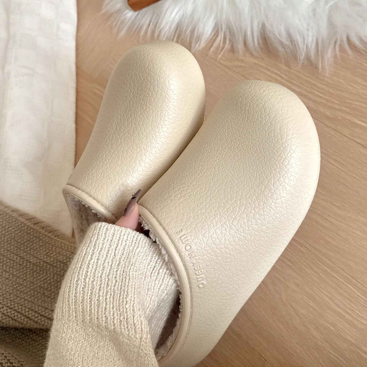 Pantoffels met gladde buitenkant met nerf, pluche voering en open hiel - beeld 3