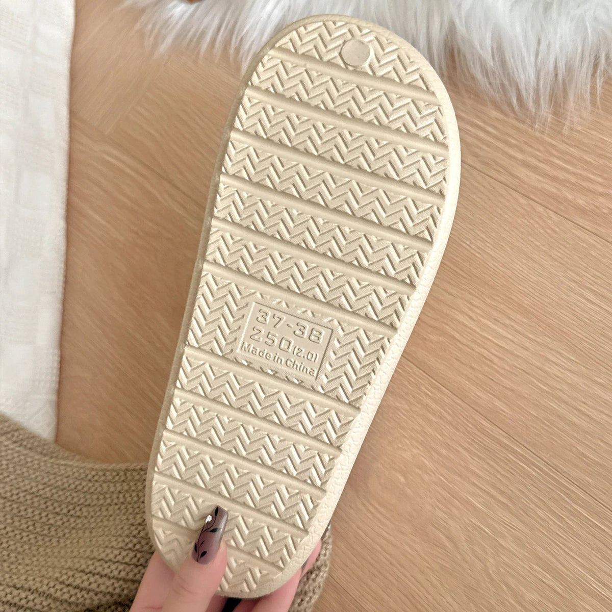 Pantoffels met gladde buitenkant met nerf, pluche voering en open hiel - beeld 5