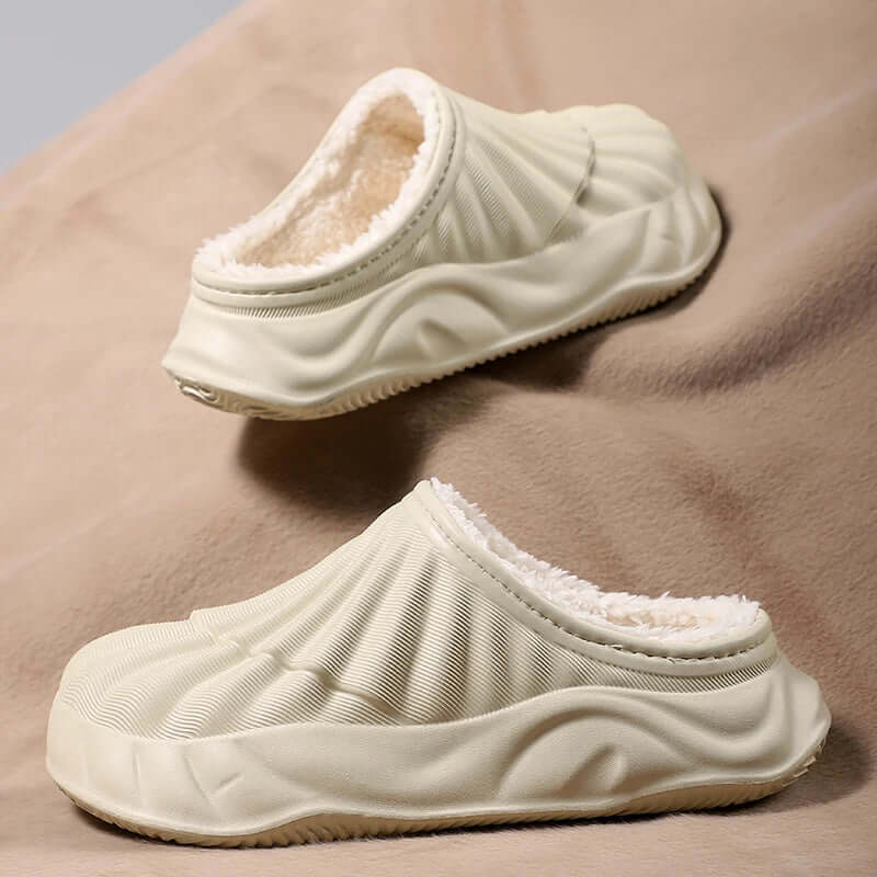 Pantoffels met geribbelde EVA-schaal, pluche voering, open hiel en golvende zool - beeld 3