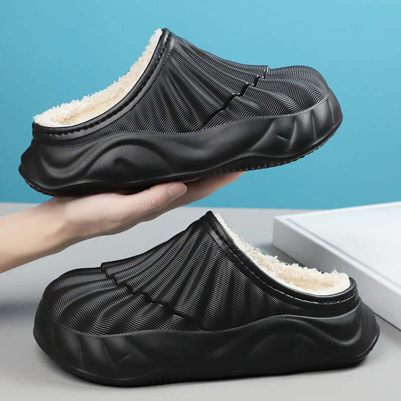 Pantoffels met geribbelde EVA-schaal, pluche voering, open hiel en golvende zool - beeld 4