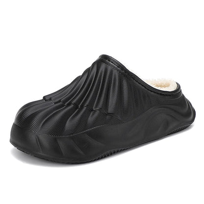 Pantoffels met geribbelde EVA-schaal, pluche voering, open hiel en golvende zool - zwart