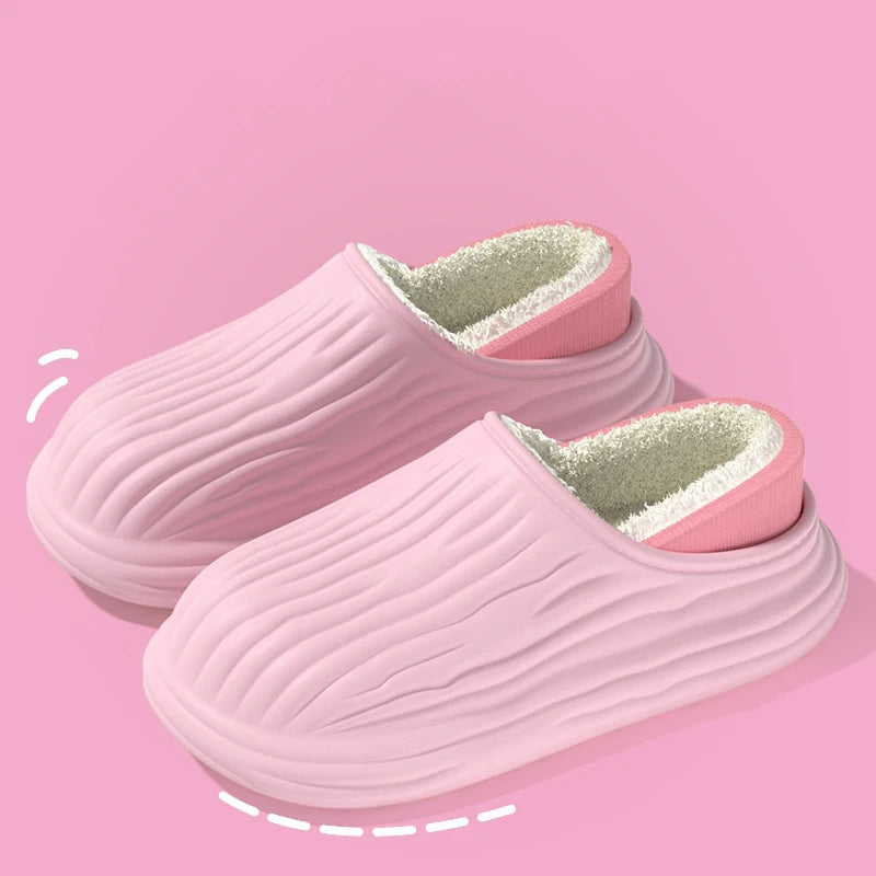 Pantoffels met golfreliëf in de buitenkant, pluche voering en dikke zool - lichtroze