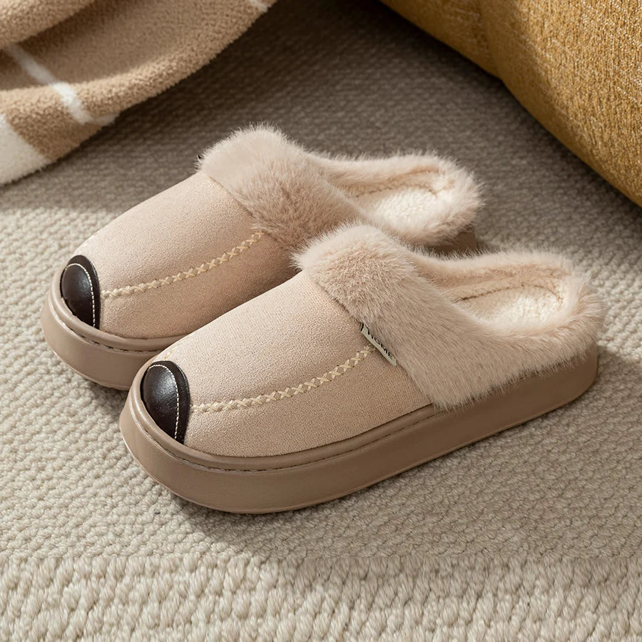 Pantoffels met dikke zool, suède look bovenkant en pluche rand - beige
