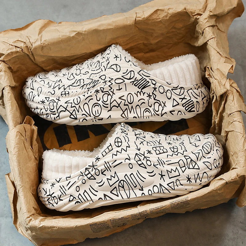 Pantoffels met dikke gegolfde zool, waterafstotende buitenkant met print en pluche voering - crème