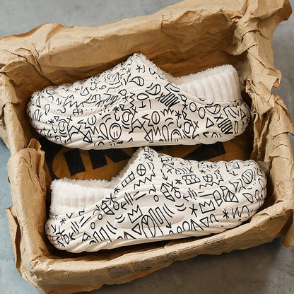 Pantoffels met dikke gegolfde zool, waterafstotende buitenkant met print en pluche voering - crème