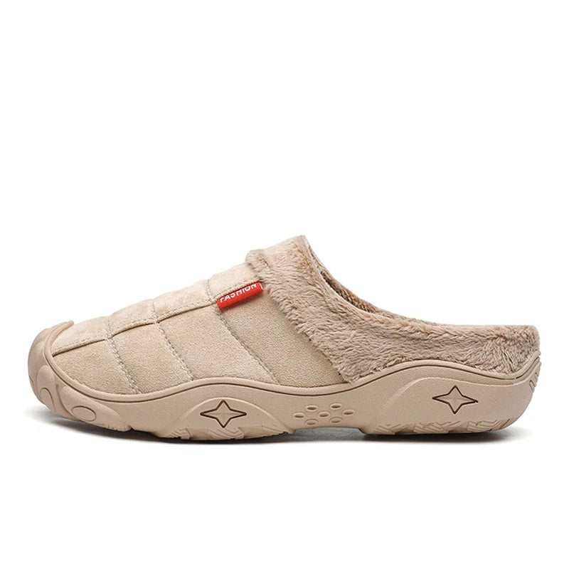 Herenpantoffels in suède look met gestikte ruit, label op de wreef, pluche voering en neuskap - beige