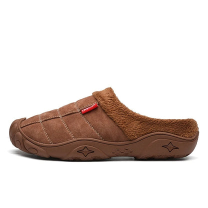 Herenpantoffels in suède look met gestikte ruit, label op de wreef, pluche voering en neuskap - bruin