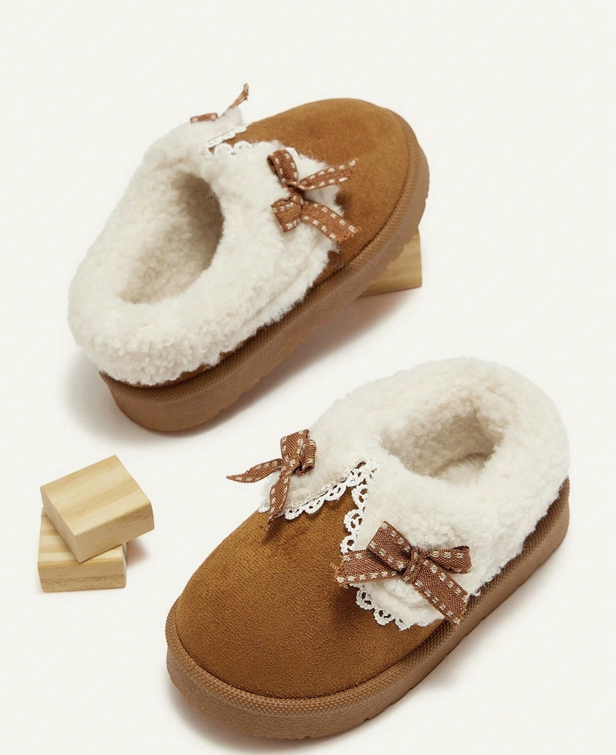 Pantoffels voor meisjes met dikke pluche kraag, pluche voering en stevige zool - camel met strik