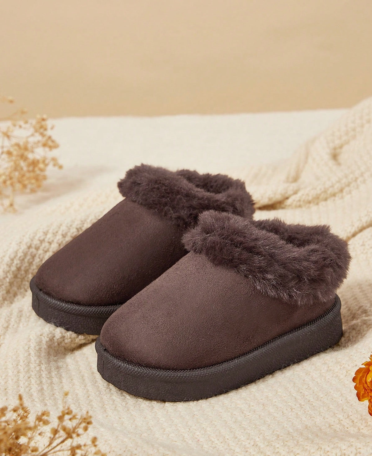 Pantoffels voor meisjes met dikke pluche kraag, pluche voering en stevige zool - bruin