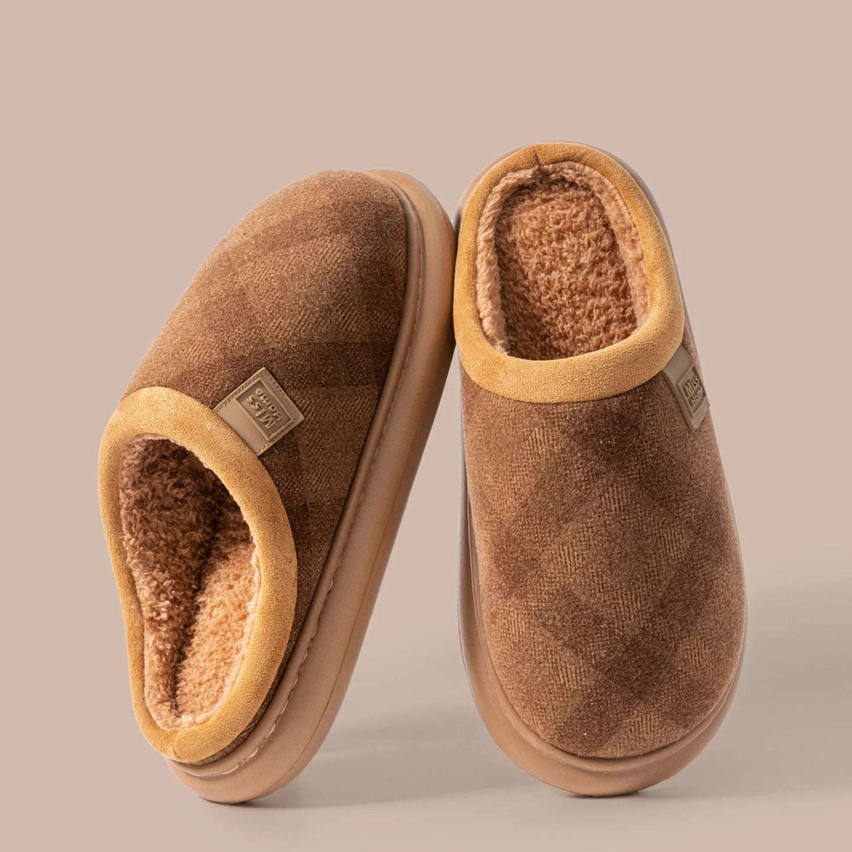 Pantoffels met geruite bovenkant, teddy voering, rand in suède look en open hiel - bruin
