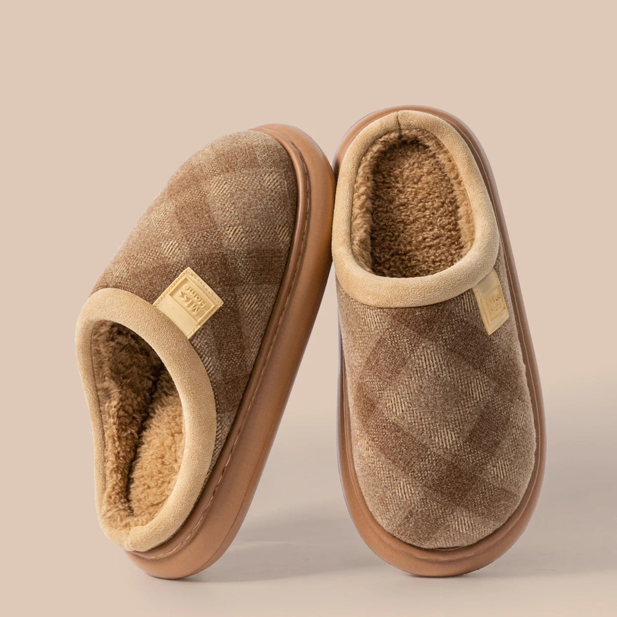Pantoffels met geruite bovenkant, teddy voering, rand in suède look en open hiel - camel