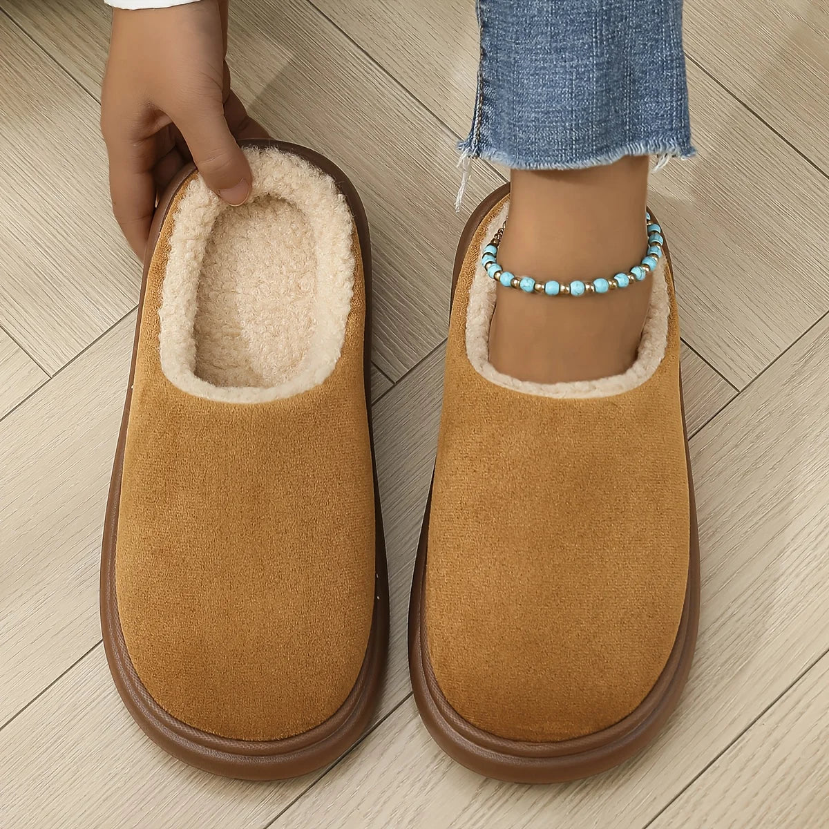 Pantoffels in suède look met teddy voering, open hiel en rubberen zool - camel