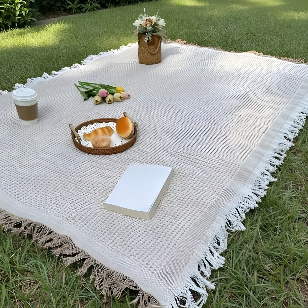 Picknickkleed van 180 x 180 cm met wafelstructuur en franjes op het gras - wit met beige