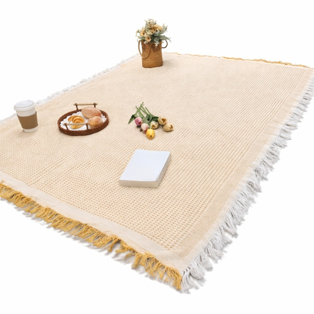 Picknickkleed van 180 x 180 cm met wafelstructuur en franjes op het gras - geel met wit