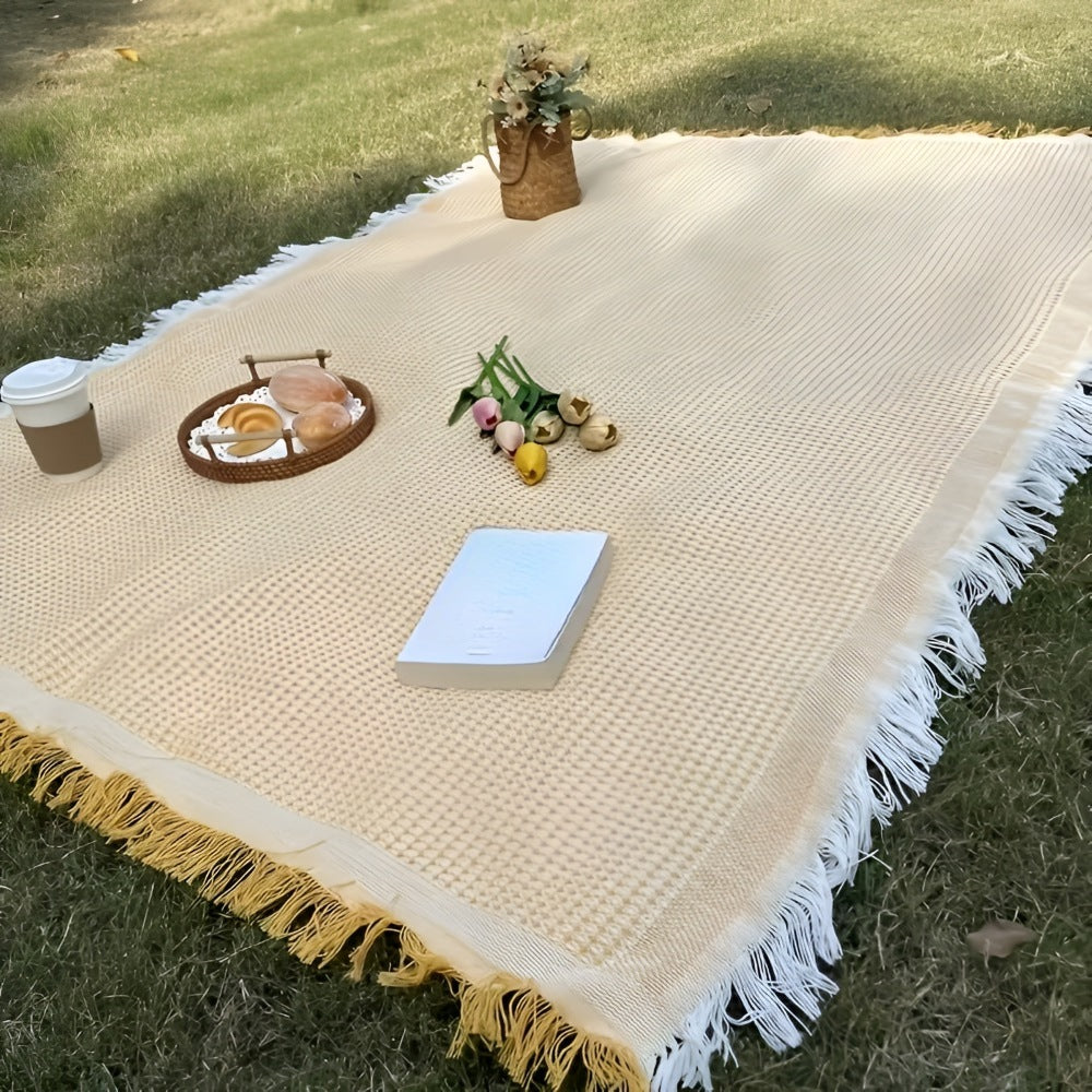 Picknickkleed van 180 x 180 cm met wafelstructuur en franjes op het gras - beeld 7