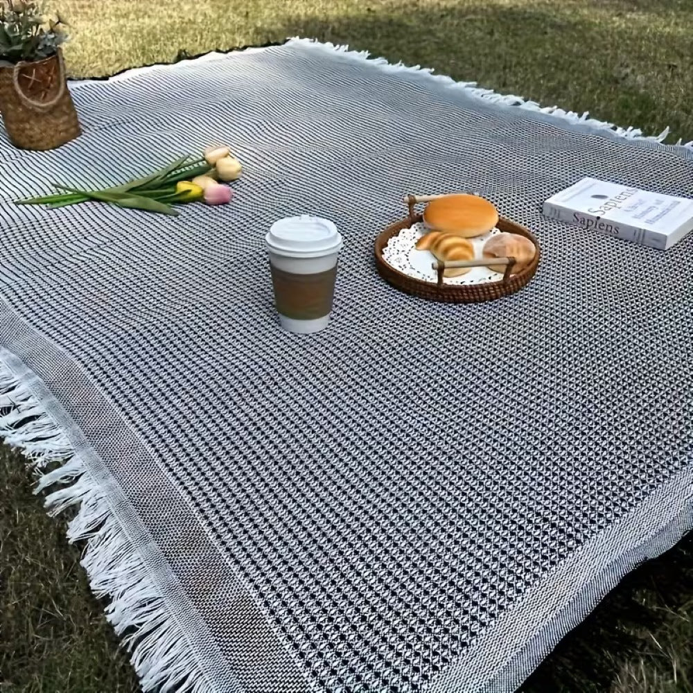 Picknickkleed van 180 x 180 cm met wafelstructuur en franjes op het gras - beeld 8