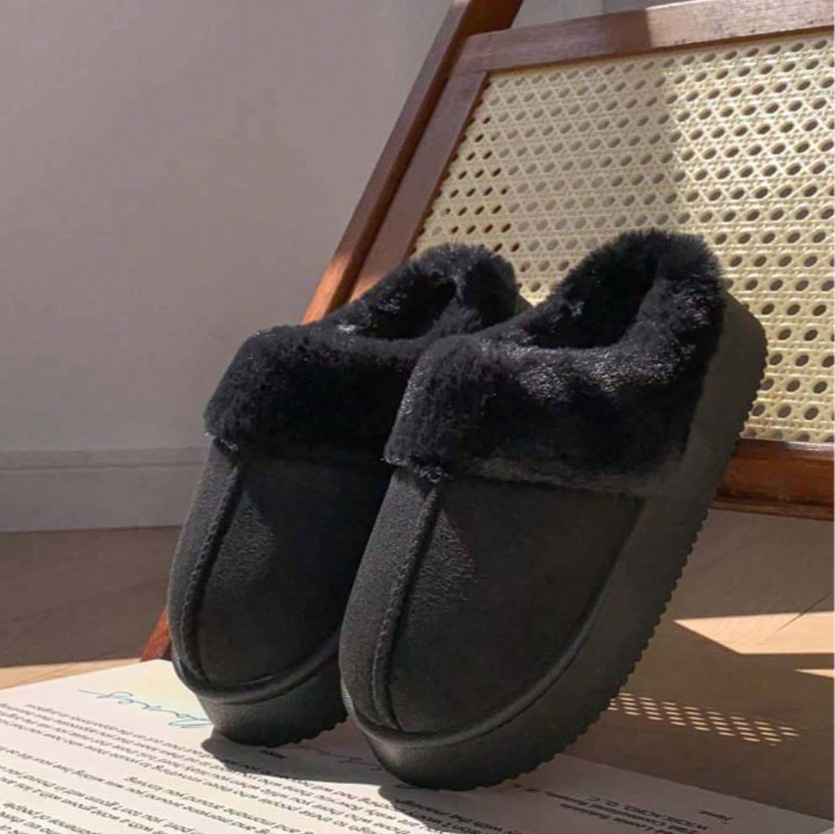 Plateau pantoffels voor dames in suède look met brede omgeslagen pluche kraag en dikke zool - beeld 11