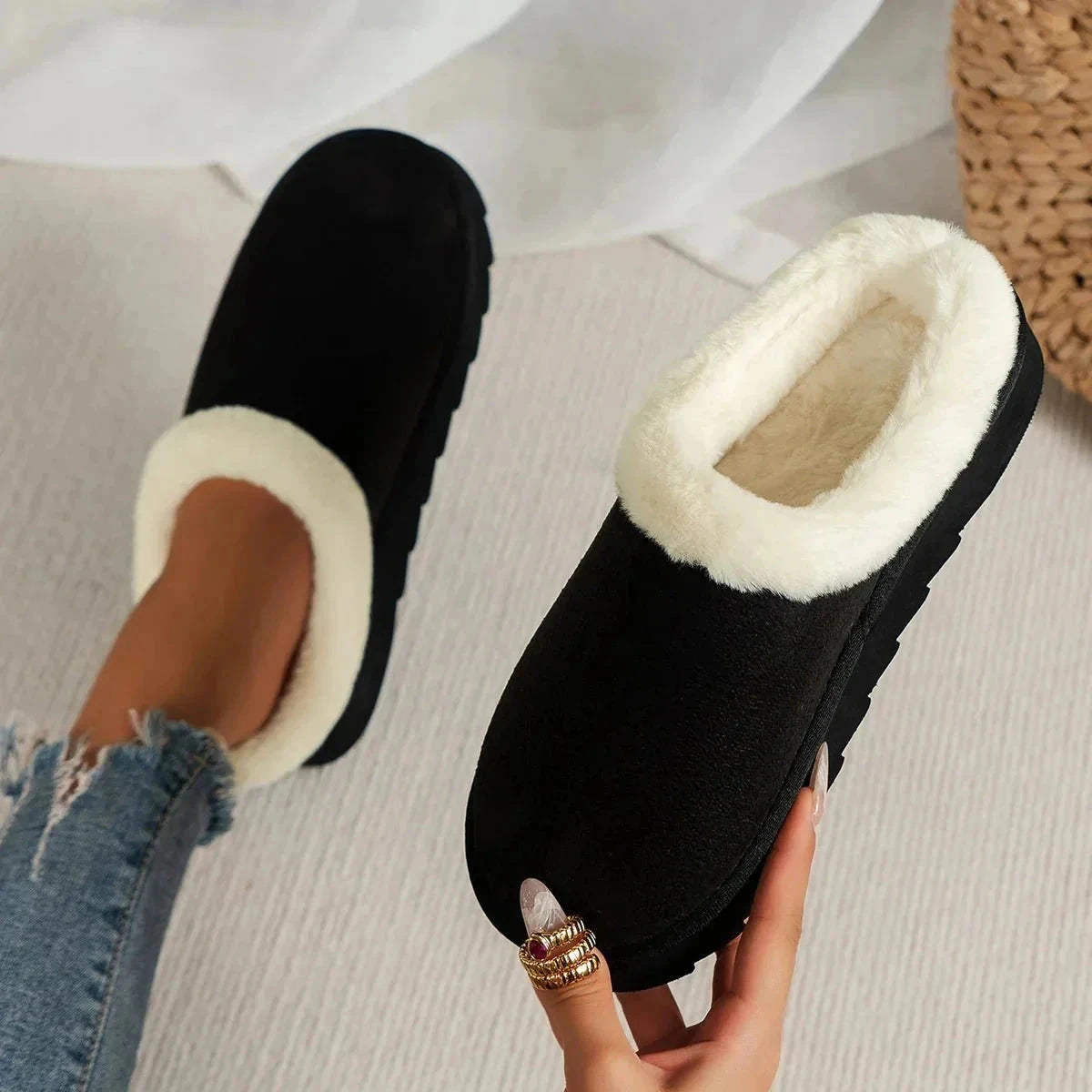 Plateau pantoffels voor dames in suède look met pluche rand en dikke profielzool - beeld 10