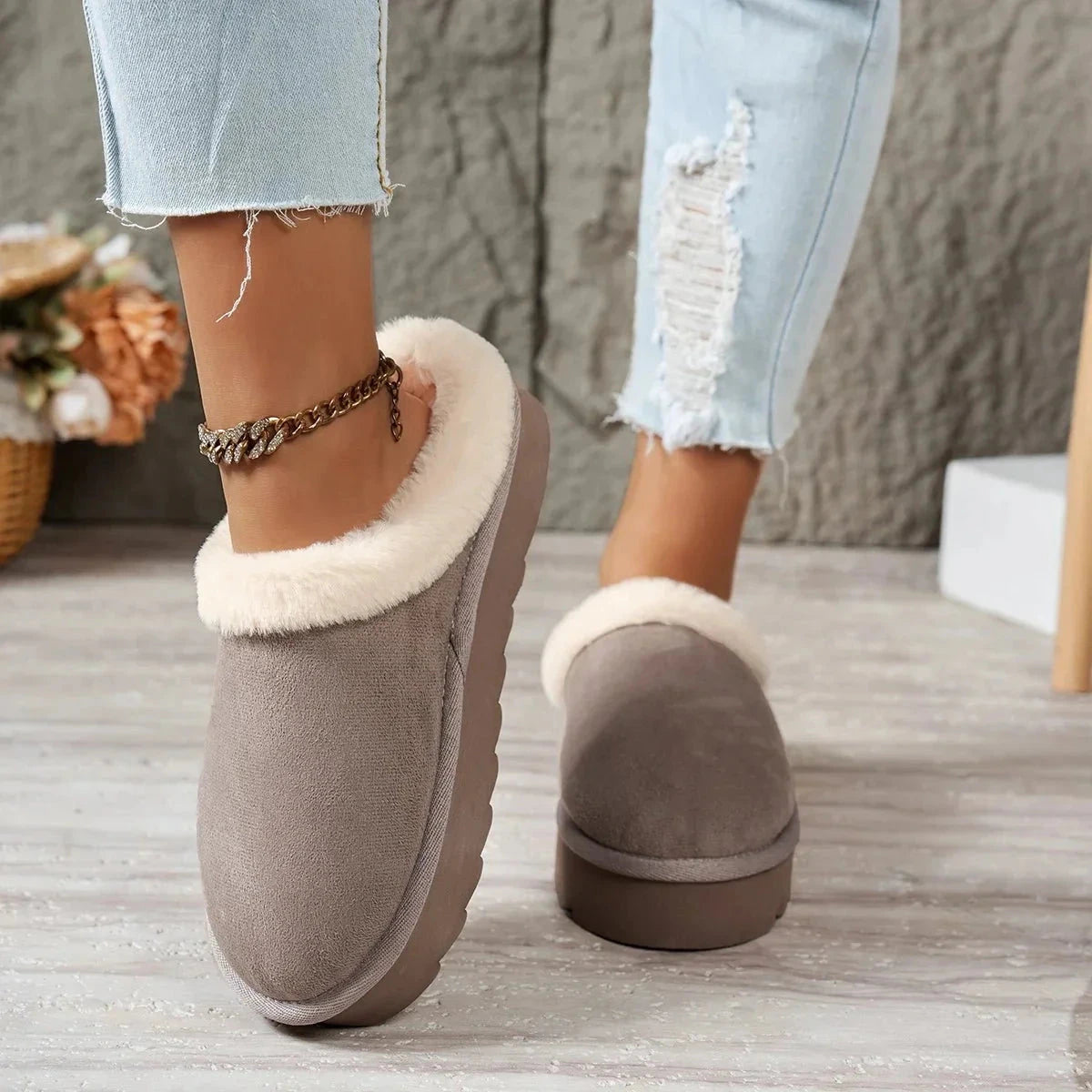 Plateau pantoffels voor dames in suède look met pluche rand en dikke profielzool - beeld 7