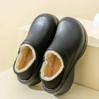 Plateau pantoffels met waterafstotende buitenkant, pluche voering en geribde boord - zwart