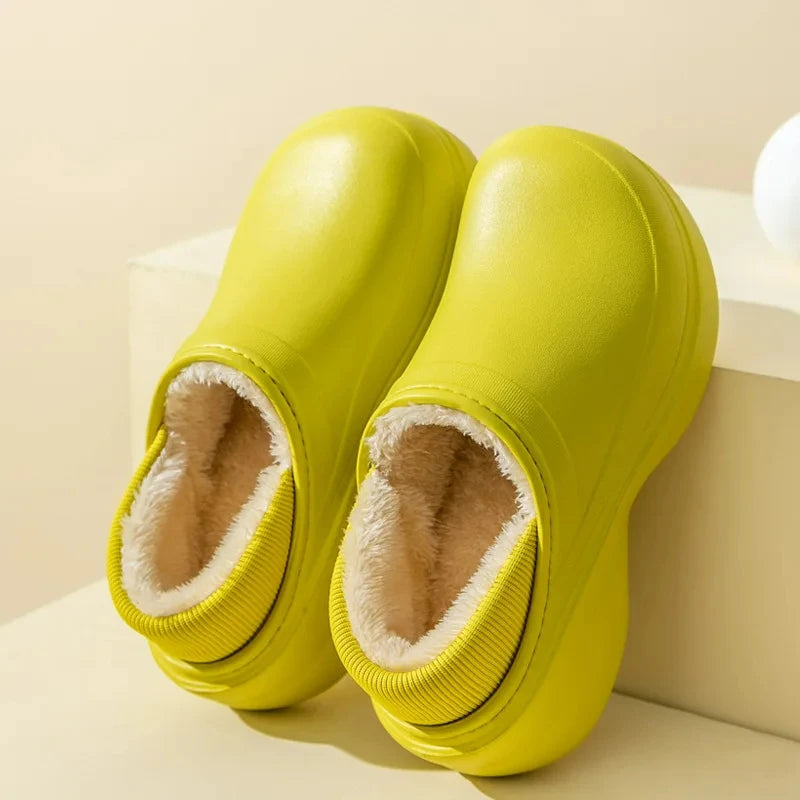 Plateau pantoffels met waterafstotende buitenkant, pluche voering en geribde boord - limegroen