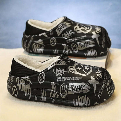 Plateau pantoffels met graffitiprint, pluche voering en gebreide boord rond de hiel