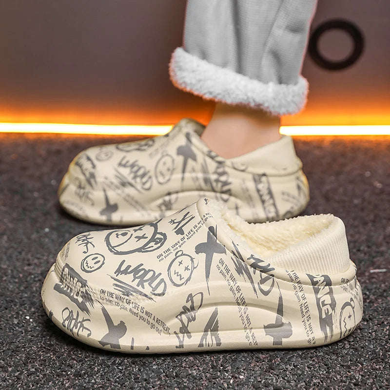 Plateau pantoffels met graffitiprint, pluche voering en gebreide boord rond de hiel - beeld 4