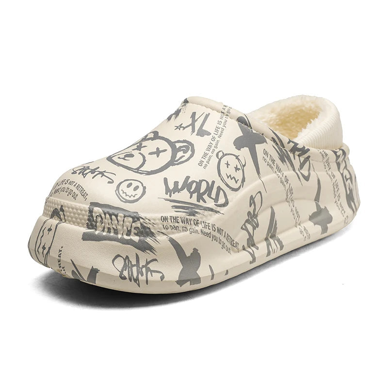 Plateau pantoffels met graffitiprint, pluche voering en gebreide boord rond de hiel - crème