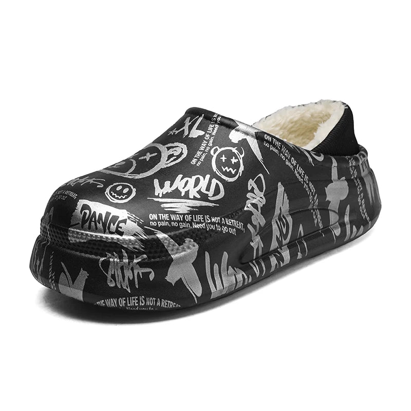 Plateau pantoffels met graffitiprint, pluche voering en gebreide boord rond de hiel - zwart