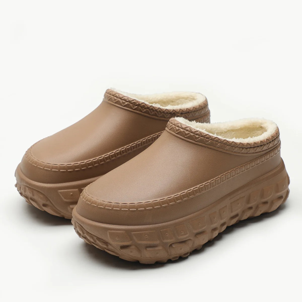 Plateau pantoffels in leerlook met dikke zool met bandenprofiel en pluche voering - bruin