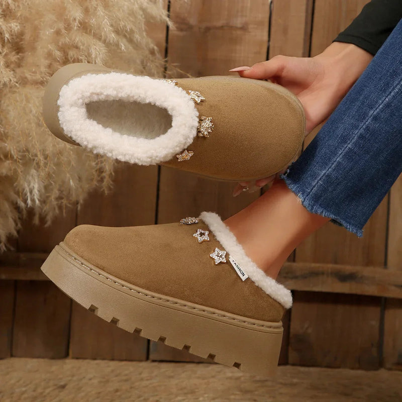 Plateau pantoffels in suède look met pluche rand en sterretjes van strass - beeld 2