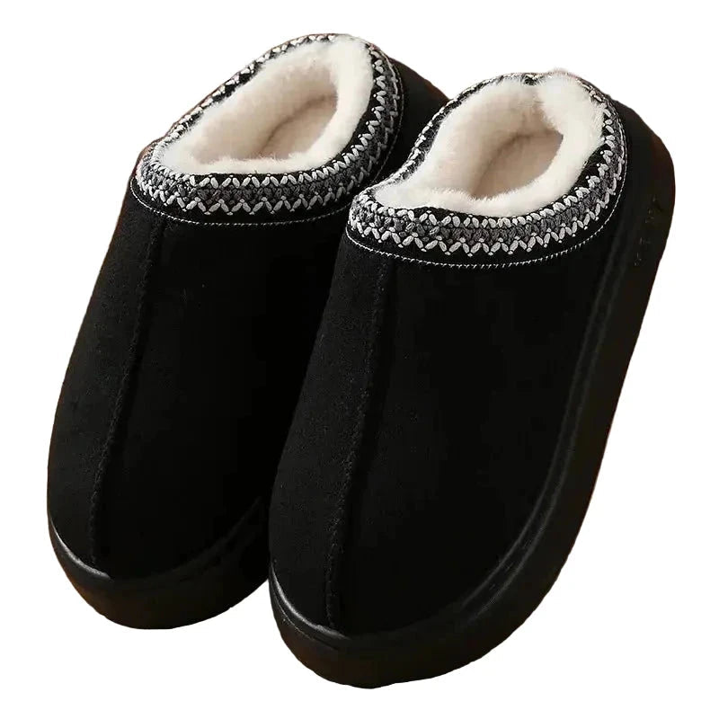 Plateau pantoffels in suède look met pluche voering en geborduurde rand - zwart