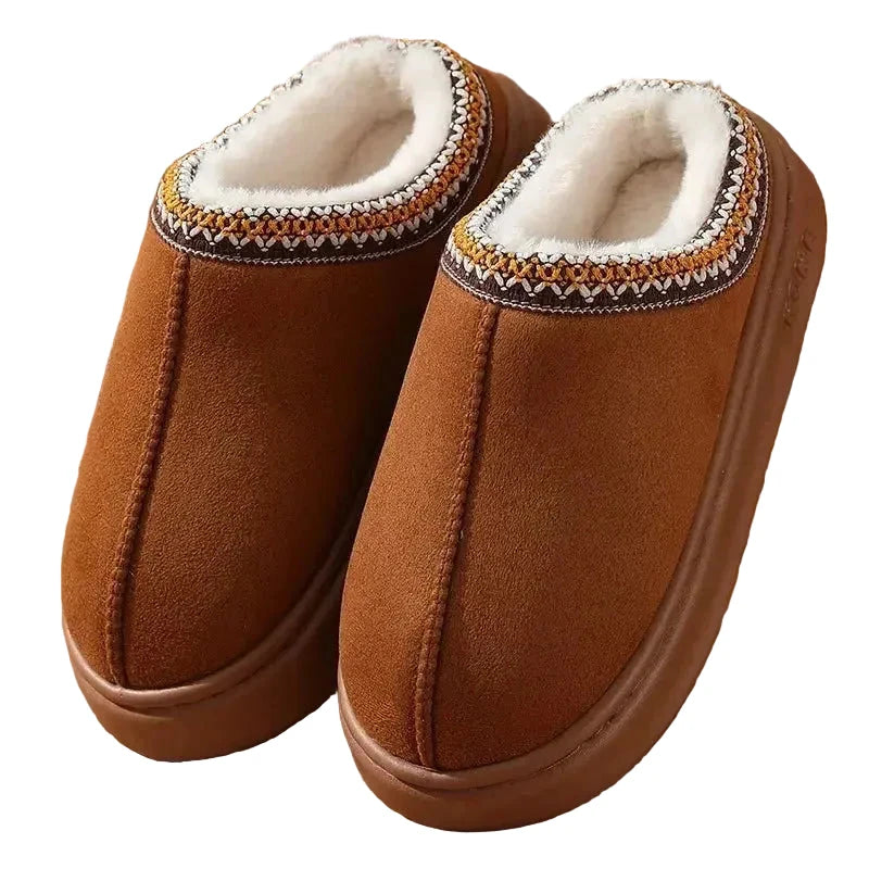 Plateau pantoffels in suède look met pluche voering en geborduurde rand - cognac
