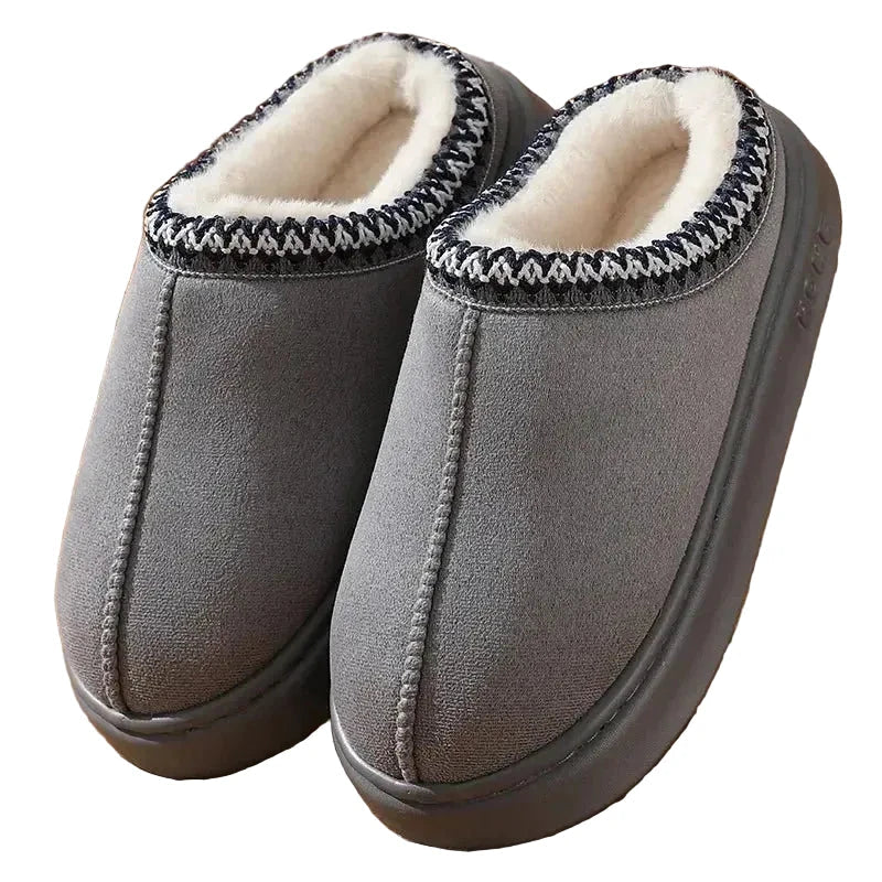 Plateau pantoffels in suède look met pluche voering en geborduurde rand - grijs