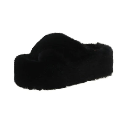 Slippers met gekruiste banden van imitatiebont en een dikke plateauzool in pluche - zwart