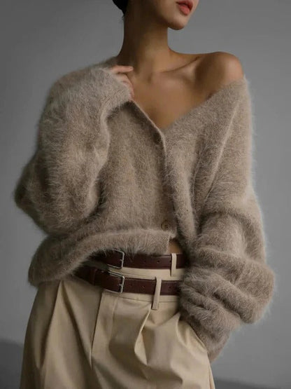 Pluizig oversized damesvest met diepe V-hals en knoopsluiting - taupe