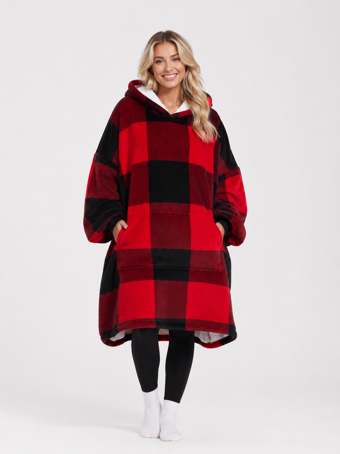 Oversized hoodie deken in rood-zwarte ruit met buikzak