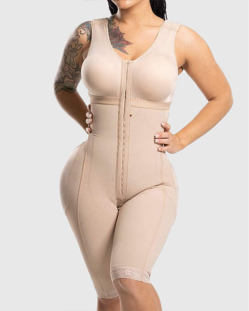 Shapewear body met haakjessluiting, brede bandjes en pijpen tot net boven de knie - huidskleur