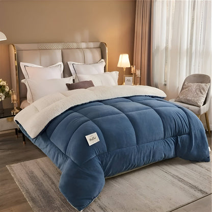 Dik sherpa dekbed met fleece voorkant op een opgemaakt bed - beeld 5