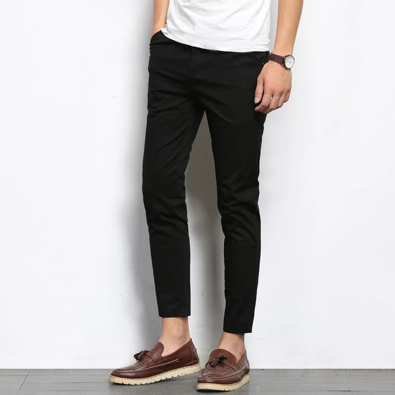 Slim fit chino voor heren met taps toelopende pijp tot op de enkel en riemlussen - zwart