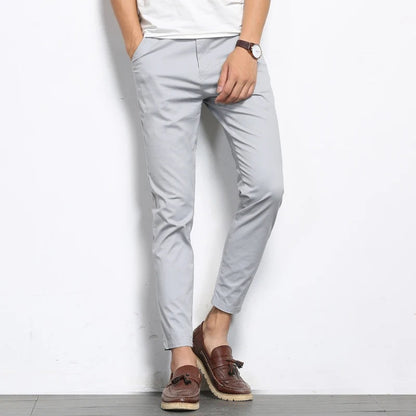 Slim fit chino voor heren met taps toelopende pijp tot op de enkel en riemlussen - lichtgrijs